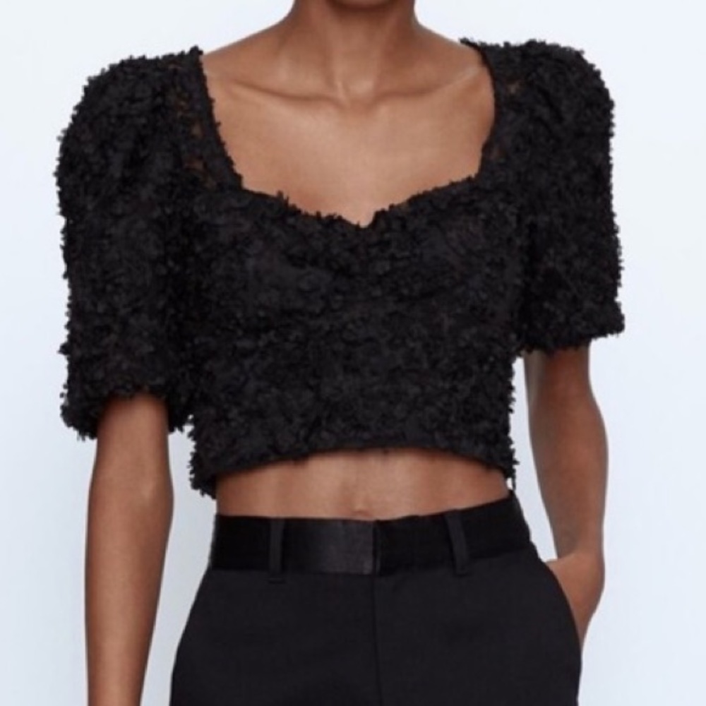 NWOT Zara Puff Sleeve Crop Top w Floral Appliqué in Black